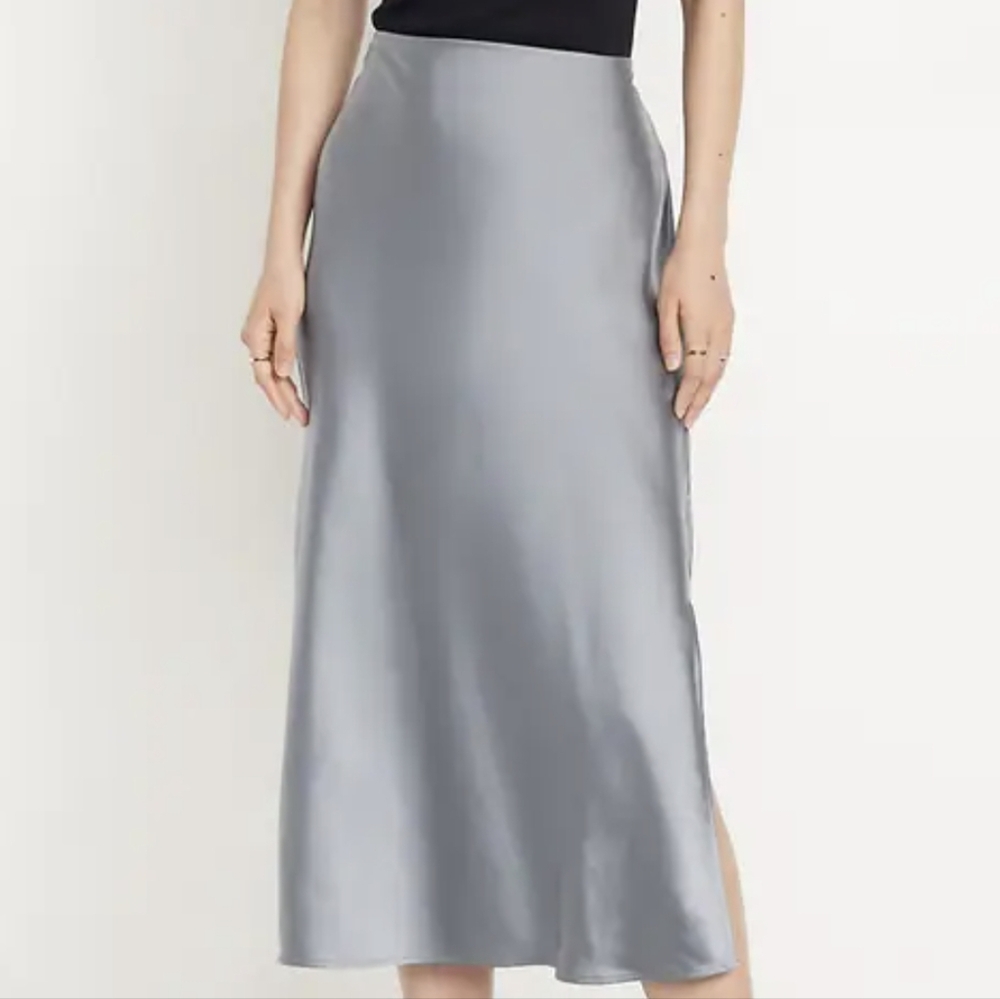 Old Navy Silver Satin Skirt Size XL
